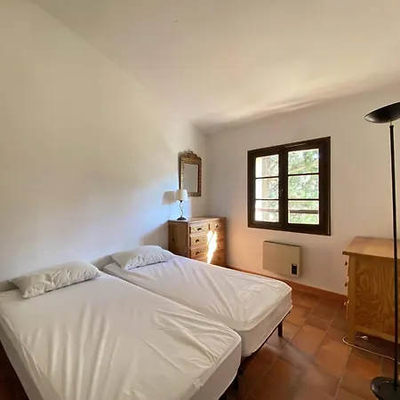Holiday home A Cavalaire-sur-mer: Proche Plages, Jardin, 3 Chambres, Balcon, Terrain De Petanque - Fr-1-100-338 Cavalaire-sur-Mer
