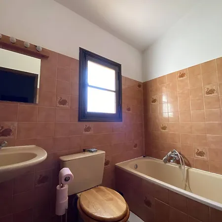 A Cavalaire-sur-mer: Proche Plages, Jardin, 3 Chambres, Balcon, Terrain De Petanque - Fr-1-100-338 Holiday home *