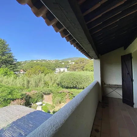 A Cavalaire-sur-mer: Proche Plages, Jardin, 3 Chambres, Balcon, Terrain De Petanque - Fr-1-100-338