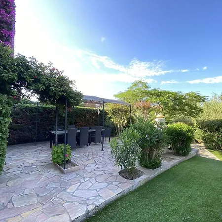 Holiday home A Cavalaire-sur-mer: Proche Plages, Jardin, 3 Chambres, Balcon, Terrain De Petanque - Fr-1-100-338