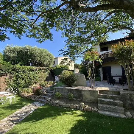 Holiday home A Cavalaire-sur-mer: Proche Plages, Jardin, 3 Chambres, Balcon, Terrain De Petanque - Fr-1-100-338