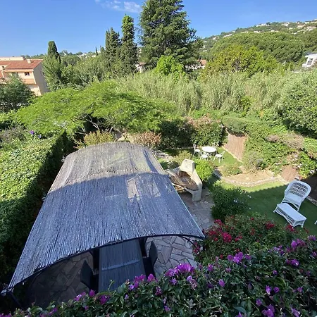 Holiday home A Cavalaire-sur-mer: Proche Plages, Jardin, 3 Chambres, Balcon, Terrain De Petanque - Fr-1-100-338
